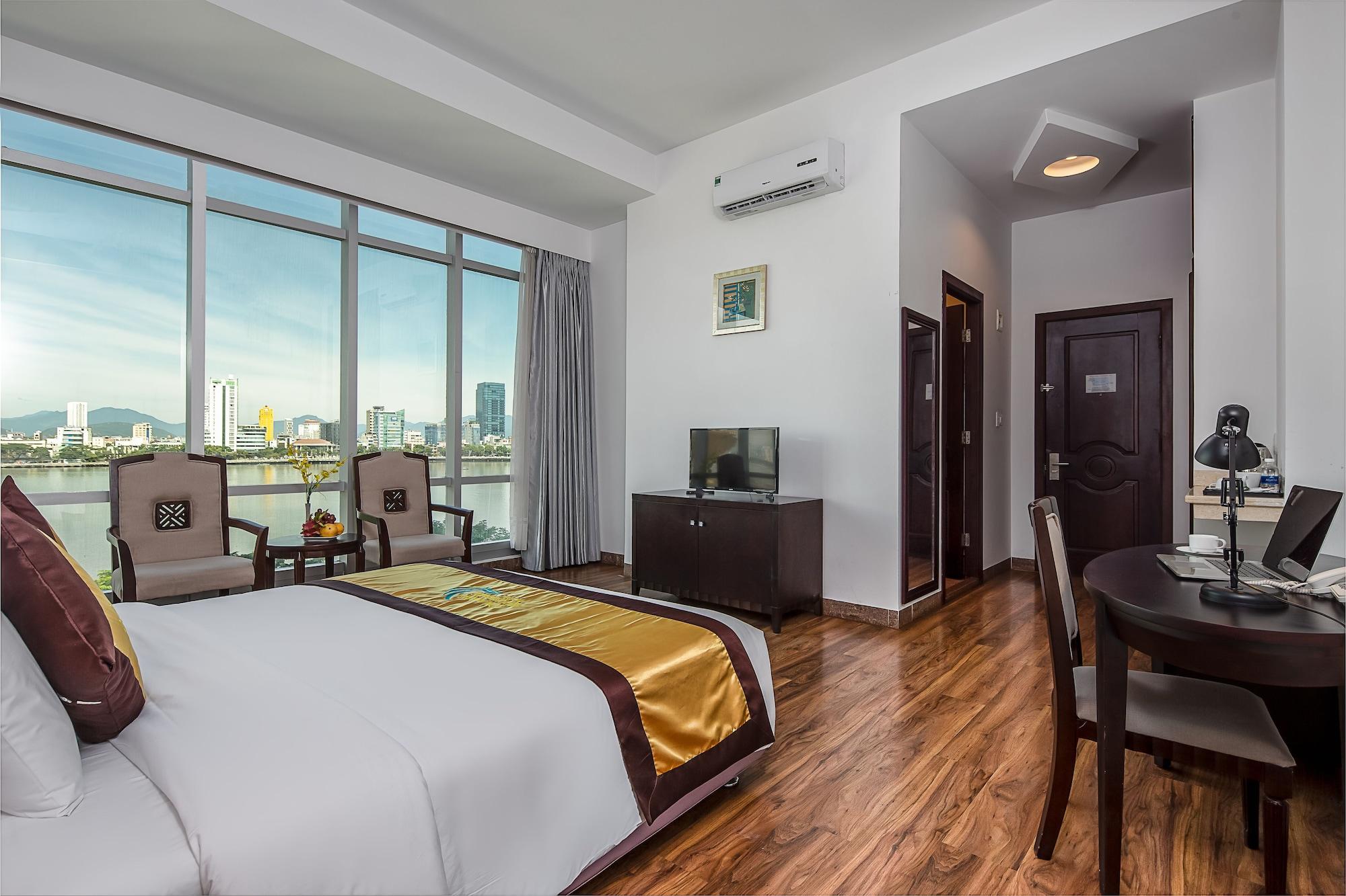 Riverside Hotel 4*