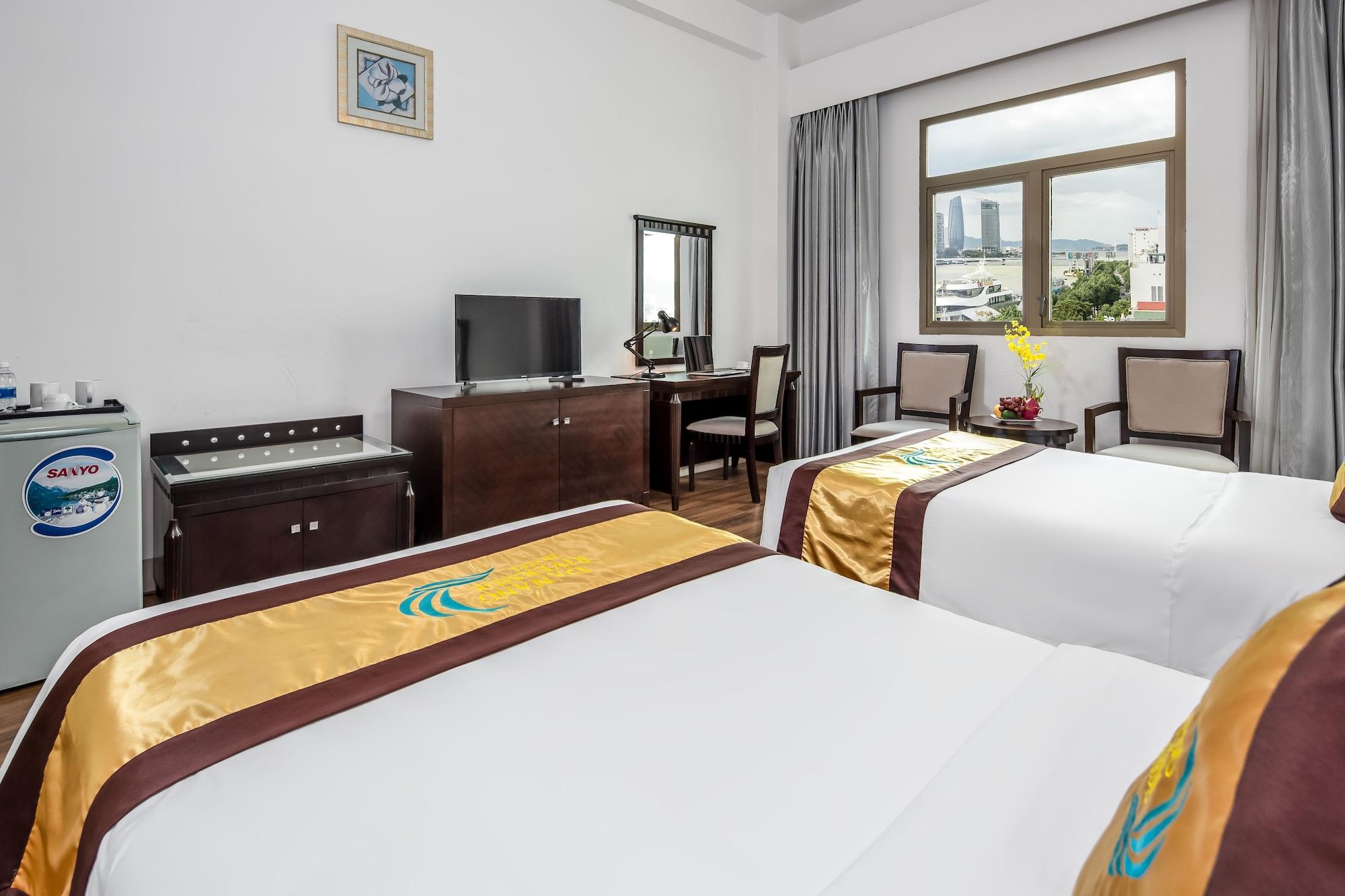 Riverside Hotel